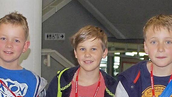 Gustav Müller, Felix Grefeld und Bruno Welsch sind hellauf begeistert, die Jungs haben die Vorlesung zum Thema "Warum fliegt ein Flugzeug" besucht.