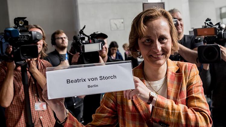 Unter anderem die stellvertretende Parteivorsitzende Beatrix von Storch ist in Tettau als Rednerin angekündigt. Die neue Fraktionsvorsitzende Alice Weidel sollte zwar ebenfalls an dem Treffen teilnehmen, könnte nach Angaben des AfD-Kreisverbands aber aus gesundheitlichen Gründen absagen. Foto: Michael Kappeler/dpa