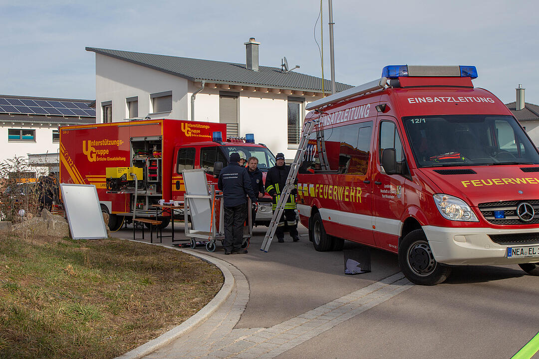 Markt Erlbach:  Brand in Einfamilienhaus – Vater und Sohn verletzt