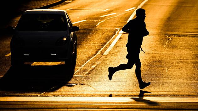 Jogger (43) von Auto angefahren - er kommt mit leichten Verletzungen davon