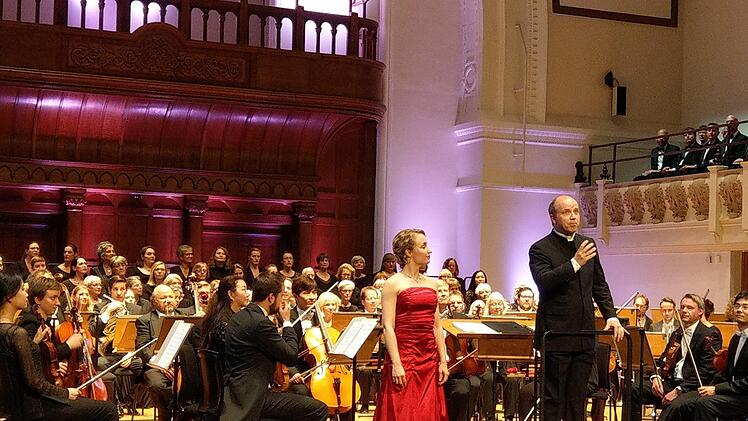 Impressionen vom Konzert des Philharmonischen Orchesters des Landestheaters Coburg  in der Londoner Cadogan HallSimone Bastian