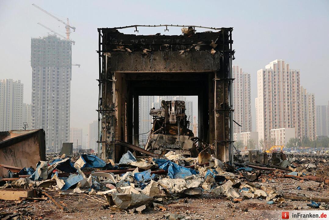 Huge explosion rocks Chinese port city of Tianjin
