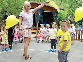 Lilli Maschmeyer als Zoe und Lorenz Ackerl als Leo  Foto: Carolin Sattes