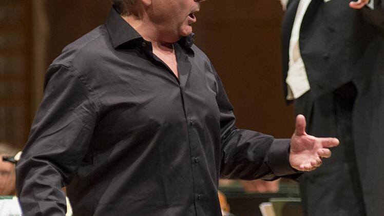 "Siegfried"-Szene mit Peter Galliard als Mime und Dirigent Jonathan Nott Foto: Michael Trippel/KKL Luzern