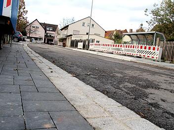 Anfang November soll zum Abschluss die Asphaltschicht aufgebracht werden.Richard Sänger