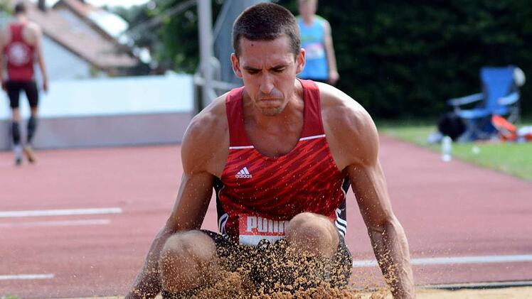 André Zahls Weitsprung wurde bei 6,46 Metern gemessen, das reichte ebenso wie seine 15,24 Sekunden über 110 Meter Hürden für Gold. Zudem holte der Herzogenauracher Bronze mit der Staffel.  Fotos: herzopress