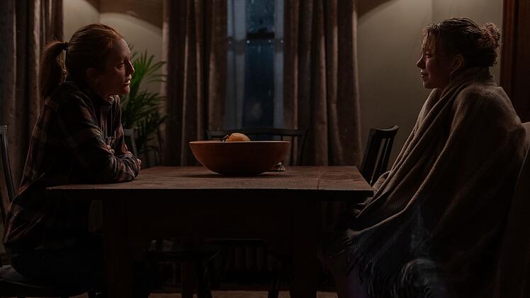 Können sich Claire (Sydney Sweeney) und ihre Mutter Kate (Julianne Moore) am Küchentisch aussprechen?