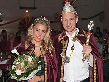 Das närrische FGS-Prinzenpaar Jessica und André hat die Herrschaft über Schwärzelbach übernommen.