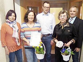 Für 25-jährige Treue zum Verein wurde Elke Höhl ausgezeichnet, die Tonmodel des Landkreises gingen an Erika Jager und Luisa Schulz. Unser Bild zeigt (von links) Vorsitzende Elfriede Tohol, Elke Höhl, Bürgermeister Andreas Pöhner, Erika Jager und Kreisvorsitzenden Günther Reif. Es fehlt Luisa Schulz, die verhindert war. Foto: privat