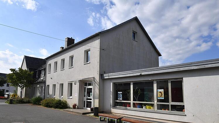 Das Schulhaus Scheuerfeld soll generalsaniert werden. Das hat der Kultur- und Schulsenat einstimmig beschlossen. In der Prioritätenliste ist es jetzt weiter nach oben gerückt. Foto: Ronald Rinklef