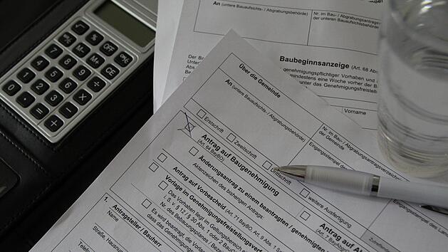 Die Tagesordnung des &ouml;ffentlichen Teils bei der j&uuml;ngsten Gemeinderatssitzung im Markt Burkardroth bestand zu gro&szlig;en Teilen aus diversen Bauantr&auml;gen. Foto: Johannes Schlereth