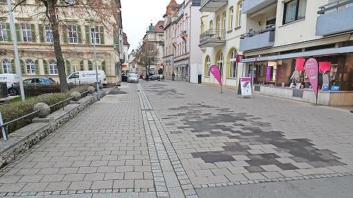 In der Prinzregentenstra&szlig;e muss der Belag ausgebessert werden.