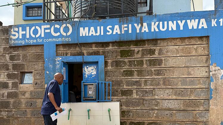 Slum Kibera - Ausgabestelle f&uuml;r sauberes Trinkwasser