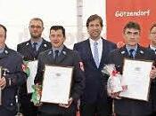Die Geehrten der FFW Götzendorf mit Landrat Hermann Ulm, Bürgermeister Claus Schwarzmann, Kreisbrandrat Oliver Flake, KBI Johannes Schmitt und Kreisbrandmeister Martin Arneth Foto: Erlwein
