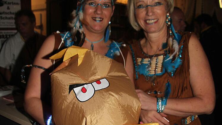 Überraschung: Die Bayreuther suchten im KKB bei ihrem Auftritt ein Herzblatt für den Häuptling.