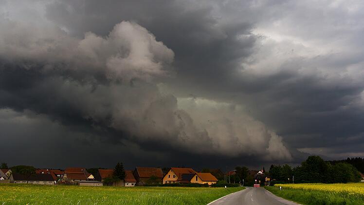 In Franken kühlt es wieder ab. Heute Abend (04.03.) soll es gewittern.