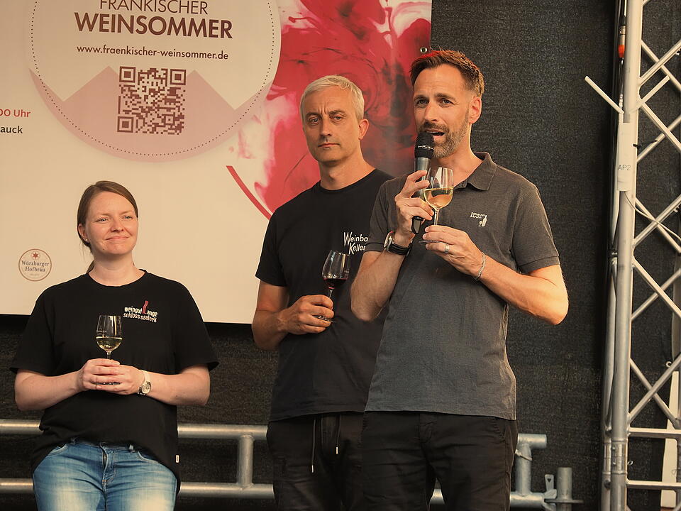 Das Weinfest zieht tausende Besucher an.