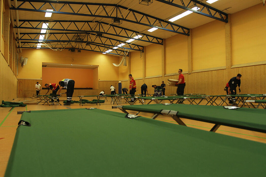 Ungeplante Einrichtung von Notunterkuenften fuer Asylbewerber