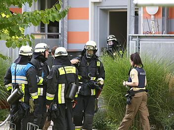 Zu einem Brand in einem Mehrfamilienhaus ist es am Freitagnachmittag in Nürnberg gekommen. Nach ersten Angaben erlitt eine Person eine Rauchgasvergiftung. Foto: News5/Grundmann.