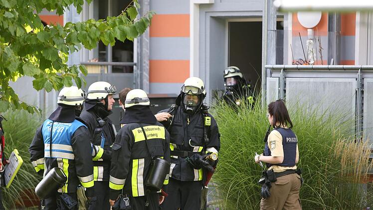 Zu einem Brand in einem Mehrfamilienhaus ist es am Freitagnachmittag in Nürnberg gekommen. Nach ersten Angaben erlitt eine Person eine Rauchgasvergiftung. Foto: News5/Grundmann.