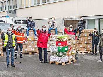 Die Weihnachtstrucker machten sich mit 354 Schaeffler-Päckchen auf den Weg in die Zielregionen Albanien, Bosnien, Bulgarien, Rumänien und Ukraine. Foto: Schaeffler