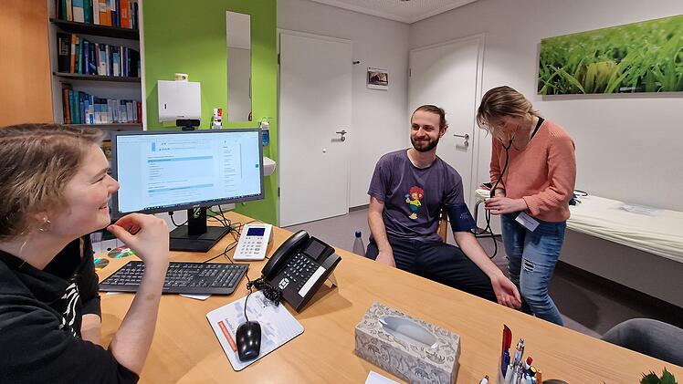 Landkreis Kulmbach: Angehende Ärzte für Winterschool zu Besuch - Praxiseinblicke erhalten