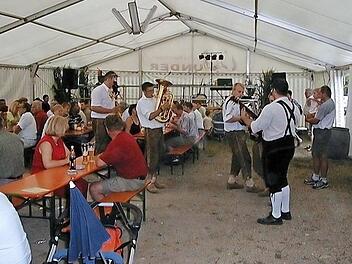 Wenn der Hüttenverein feiert, ist Stimmung garantiert.  Foto: privat