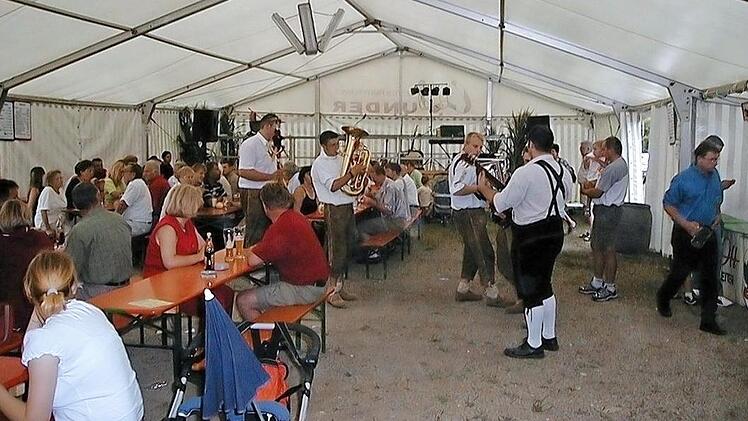 Wenn der Hüttenverein feiert, ist Stimmung garantiert.  Foto: privat