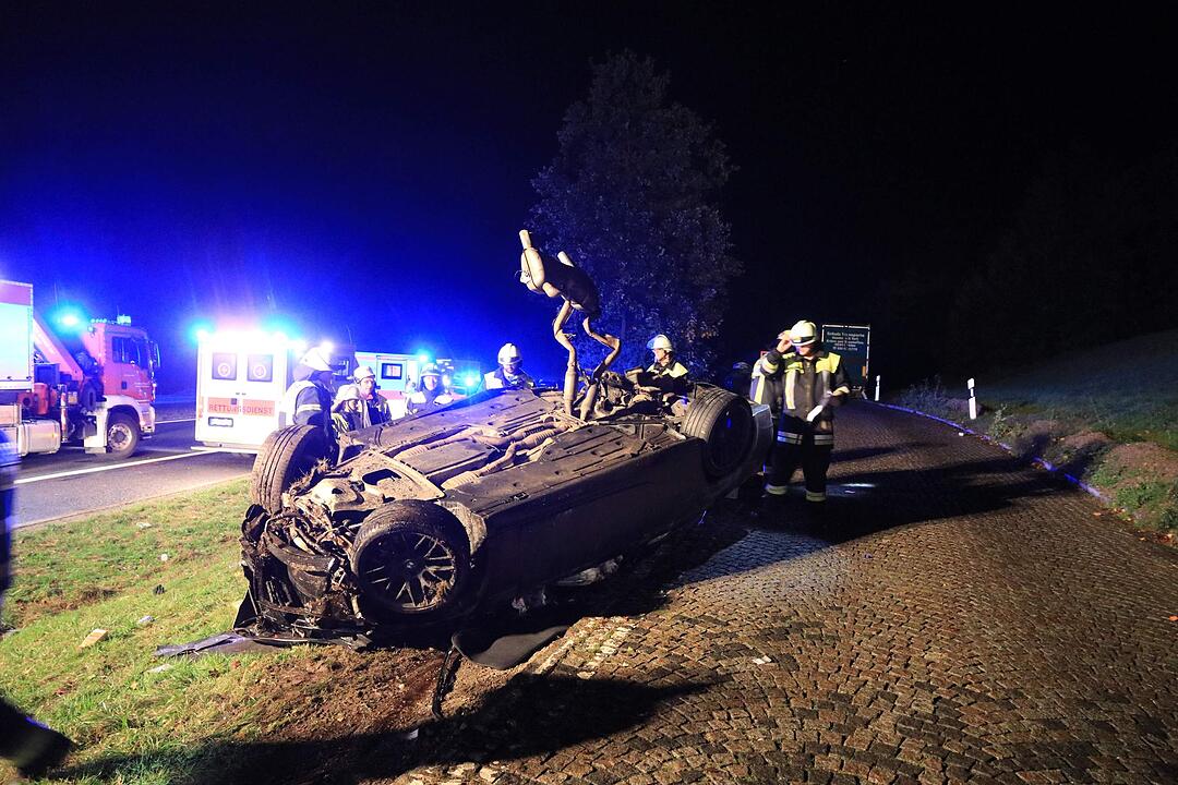 Bamberg: BMW überschlägt sich auf A3