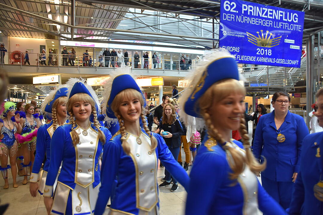 Fasching: Traditioneller Prinzenflug am Nürnberger Flughafen