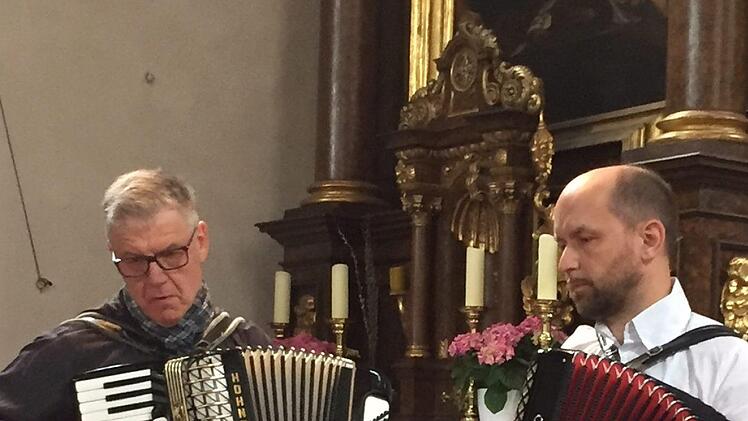 Für Abwechslung sorgten Matthias Nöth und Bernd Hammer mit ihrem Akkordion-Beitrag.  Regina Rinke