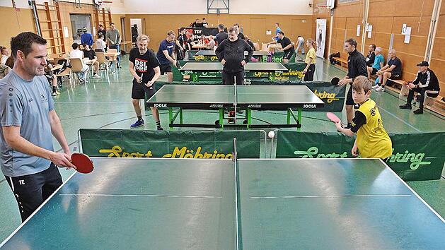 Hatten viel Spaß am Hobby-Tischtennis: Tobias Ehehalt (links) und Frank Bischof (rechts).