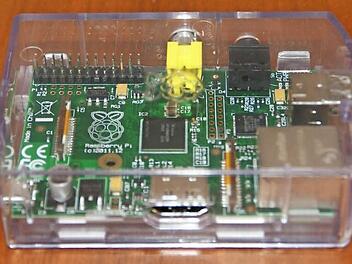 Einfache Technik setzt Freifunk Franken ein, um mit geringem Aufwand freie WLAN-Netze aufzubauen. Hier ein Blick in einen Router.  Foto: sw