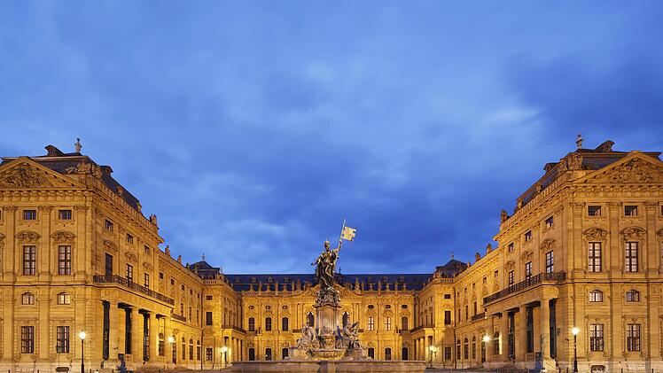In Würzburg liegt ein Teil der Romantischen Straße. Hier sollte man auf jeden Fall einen Tag einplanen, um sich die Würzburger Residenz anzuschauen. Foto:  imago/imagebroker