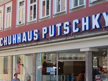 Ende einer Ära in Coburg: Das Schuhhaus Leiser, das 1996 das Geschäft von Putschky übernommen hatte, schließt. Foto: Simone Bastian