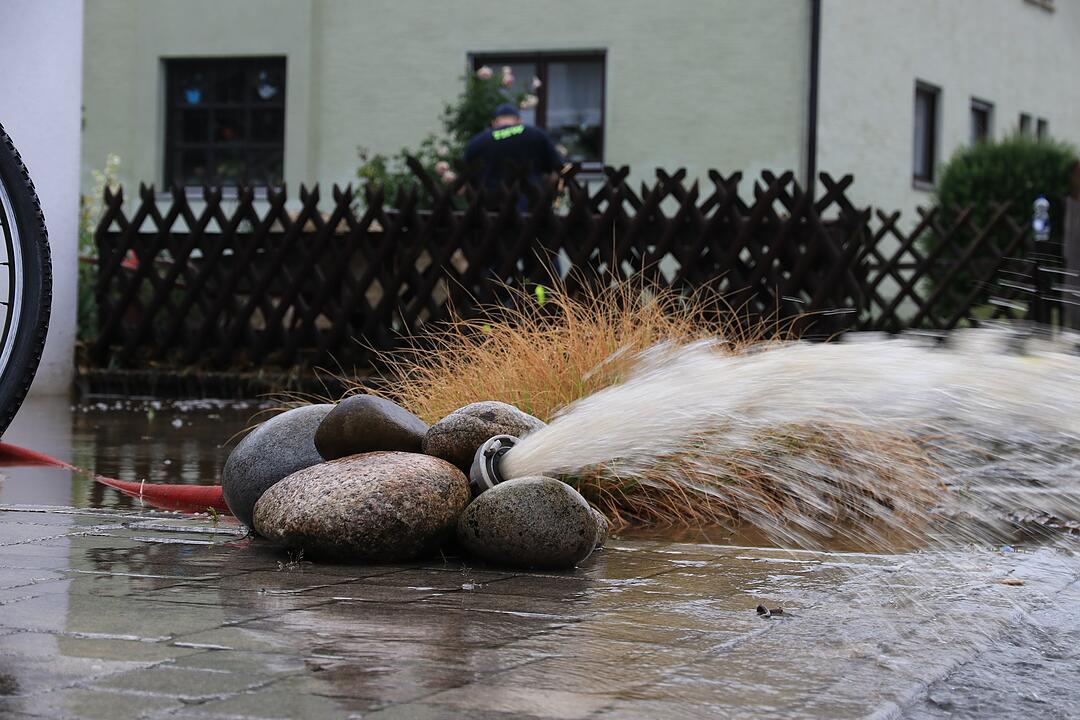 Autos versinken in Wassermassen in Heroldsbach