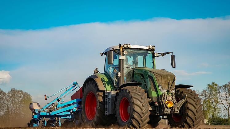 Ein Traktor wie dieser war in Mittelfranken in einen Verkehrsunfall verwickelt. Symbolfoto: Countrypixel/Adobe Stock