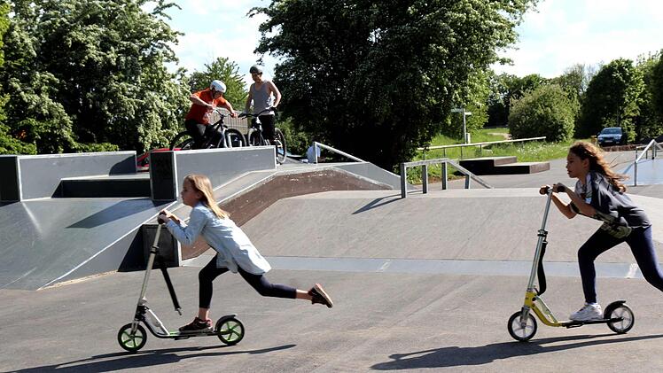 Scooterfahrer in Neudrossenfeld dürfen sich freuen: Nachdem die Skaterbahn für sie gesperrt ist, bekommen sie jetzt eine eigene Anlage.