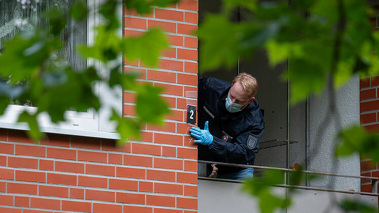 Sohn zündet Vater an und schießt auf Polizisten: SEK erschießt Täter