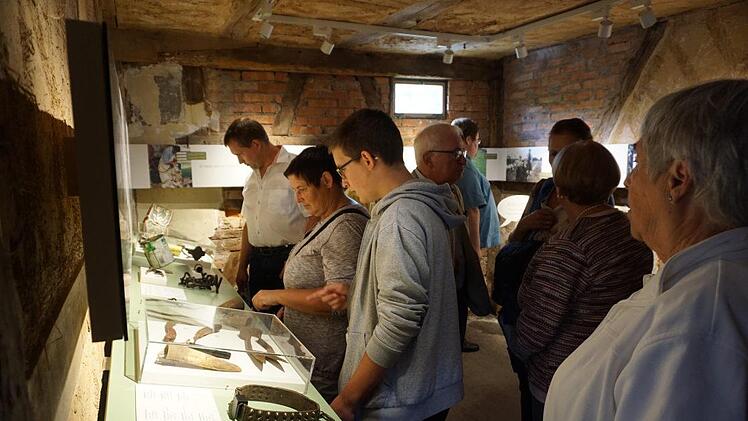 Die Eröffnung der ehemaligen Schäferei aus Hausen (Bad Kissingen) im Freilandmuseum in Fladungen stieß auf großes Interesse bei der Bevölkerung. Fotos: Marion Eckert