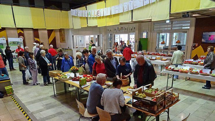 Riesiger Andrang zur Sortenbestimmung Foto: Heinz Stammberger