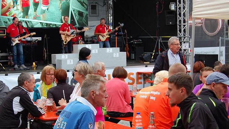 Die Gruppe "Wart- a-moll" heizte bei der Runners-Party ein. Foto: Andreas Welz