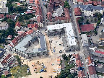 Eines von vielen Bauprojekten in Bamberg, die  sich derzeit in der Verwirklichung befinden: Ulanenpark in der Wunderburg.   Foto: Ronald Rinklef