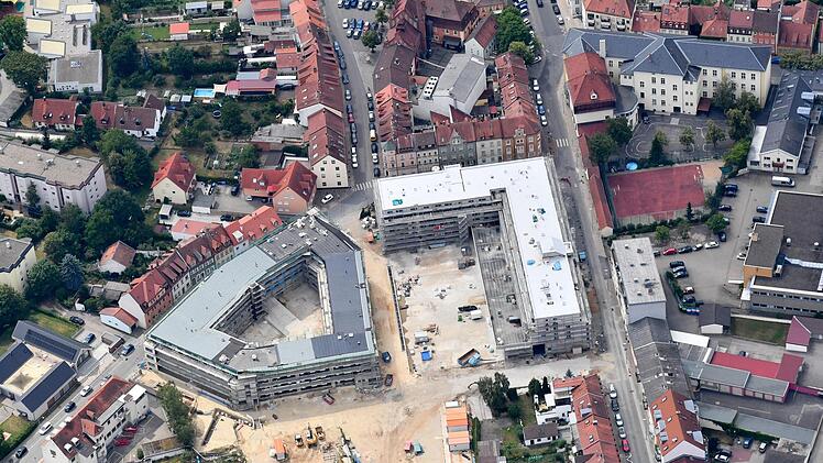 Eines von vielen Bauprojekten in Bamberg, die  sich derzeit in der Verwirklichung befinden: Ulanenpark in der Wunderburg.   Foto: Ronald Rinklef