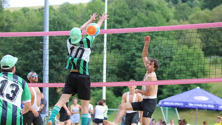Beachvolleyball-Turnier in Oberbach. Sebastian Schmitt