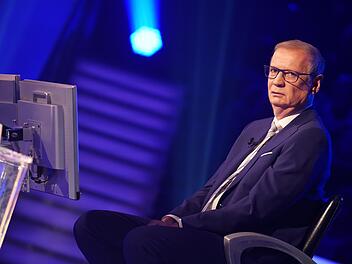 G&uuml;nther Jauch verk&uuml;ndete in der Mittwochsausgabe von "Wer wird Million&auml;r" eine falsche Antwort - und behob seinen Fehler prompt aus eigener Tasche.