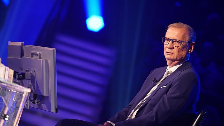 G&uuml;nther Jauch verk&uuml;ndete in der Mittwochsausgabe von "Wer wird Million&auml;r" eine falsche Antwort - und behob seinen Fehler prompt aus eigener Tasche.