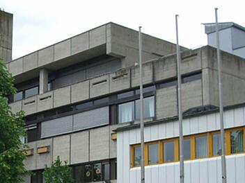 Die Sanieurung des Gymnasiums Fränkische Schweiz soll bis zum September weitgehend abgeschlossen sein.  Foto: Archiv