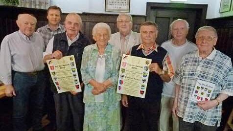 Die Vorsitzenden der Landsmannschaften v. l. Gottfried Hanke, Frank Altrichter, Roman Seidl, Maria Römich, Manfred Jenke, Erwin Metterle, Erwin Schledz und Hans-Georg Forner gestalten gemeinsam den "Tag der Heimat". Foto: Lothar Weidner