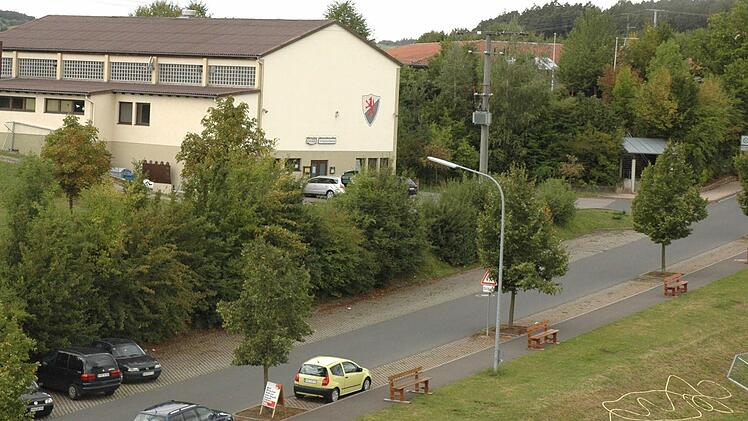 Die Fitzendorfer Straße zur B 303 hat noch keinen Gehweg und birgt dadurch für die Fußgänger ein erhöhtes Risiko. Archiv-Foto: Schmidt